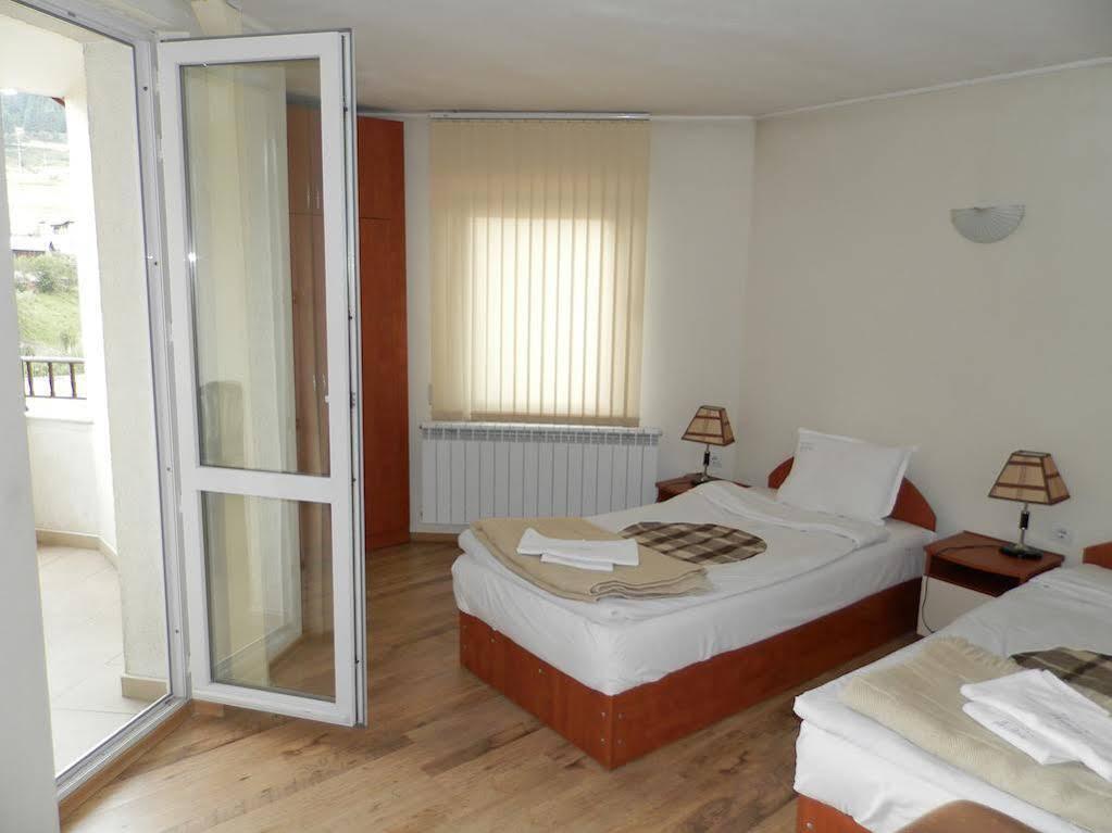 Family Hotel Daisy Borino Exterior photo